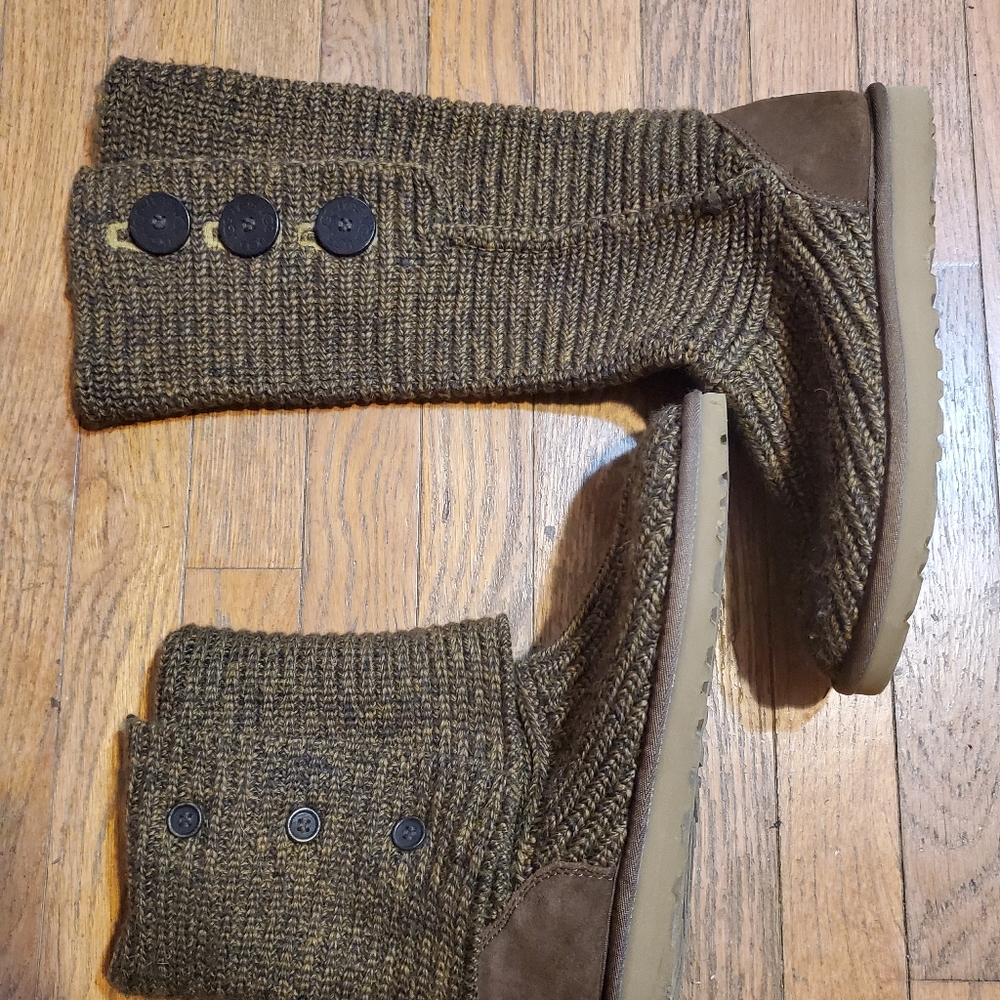 Women's size 9 classic cardy ugg boots